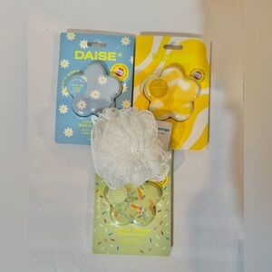 Daise Bath Bomb Set with bath sponge Brand New (mini brands)